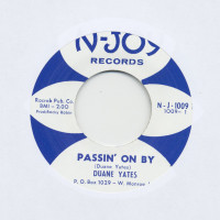 Preview: Passin' On By - Hold It (7inch, 45rpm) Preview: Passin' On By - Hold It (7inch, 45rpm)